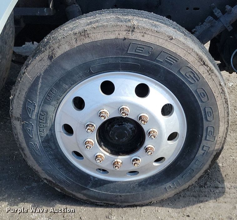 image for item DP3428 2000 Freightliner  FLD semi truck