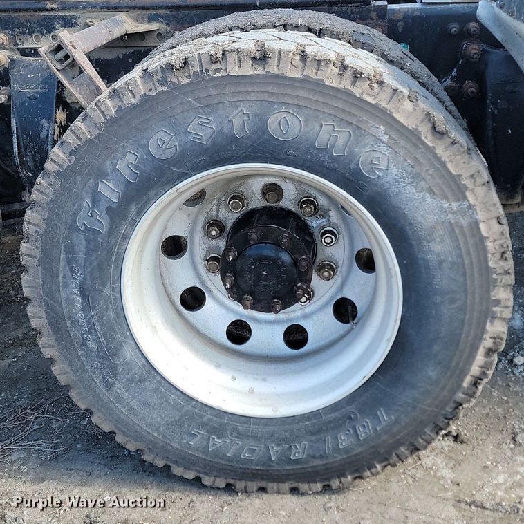 image for item DP3428 2000 Freightliner  FLD semi truck