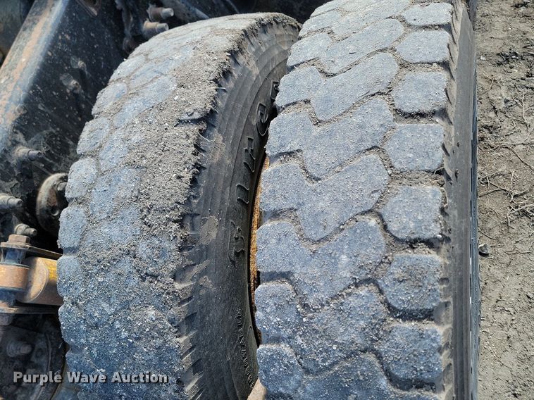 image for item DP3428 2000 Freightliner  FLD semi truck