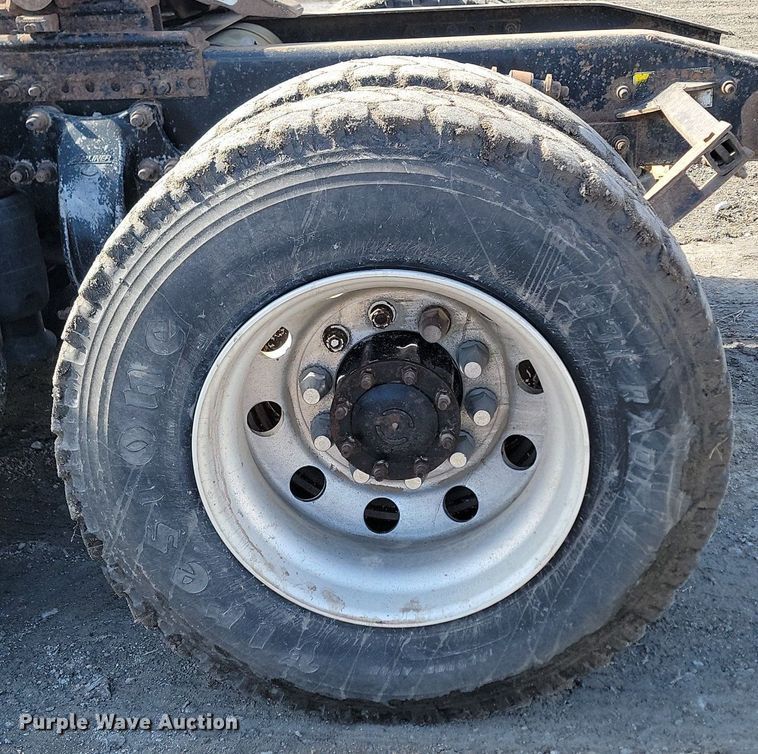 image for item DP3428 2000 Freightliner  FLD semi truck