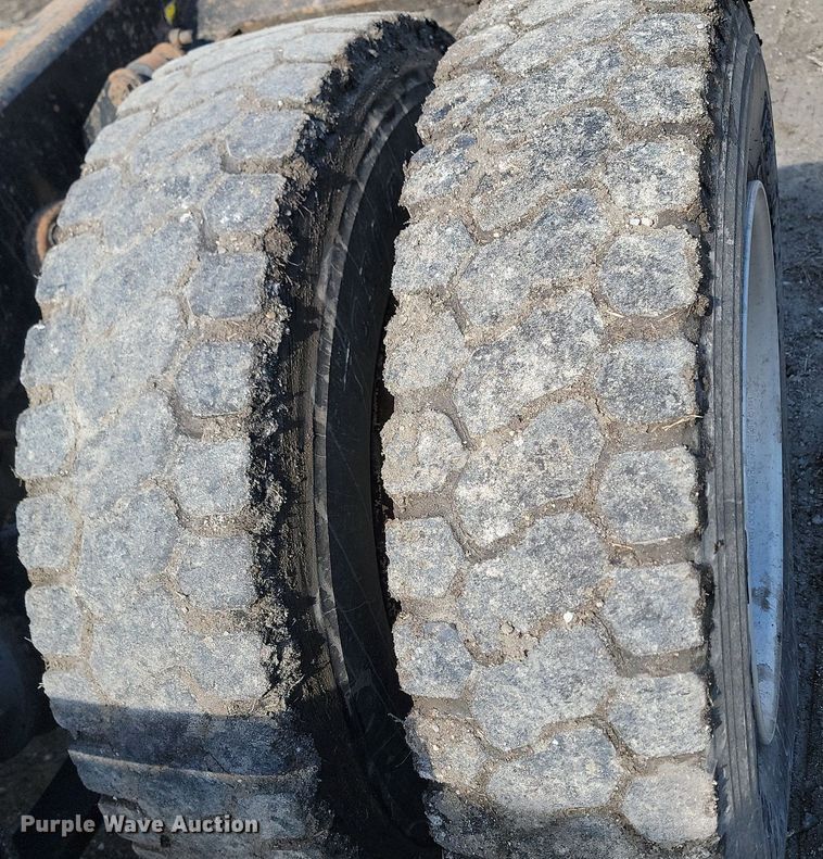 image for item DP3428 2000 Freightliner  FLD semi truck