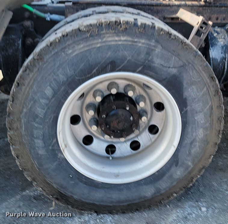 image for item DP3428 2000 Freightliner  FLD semi truck