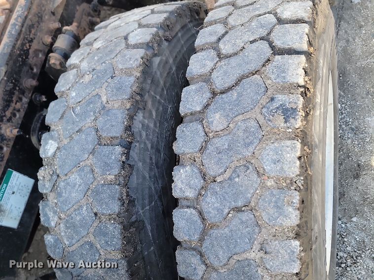 image for item DP3428 2000 Freightliner  FLD semi truck