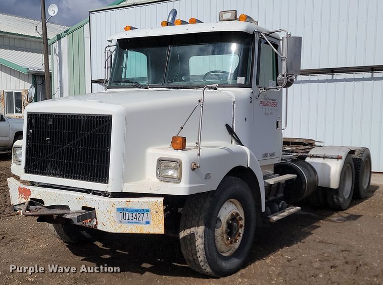 image for item DP3429 1995 White GMC semi truck