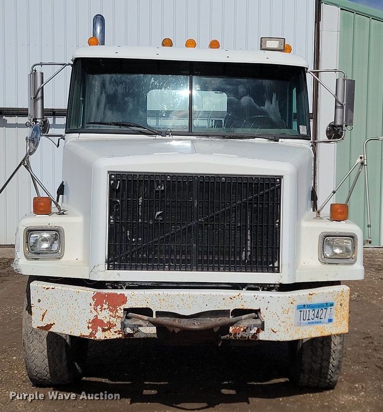 image for item DP3429 1995 White GMC semi truck