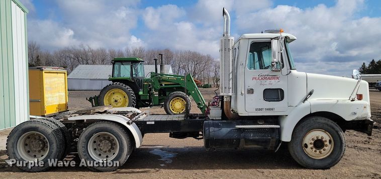 image for item DP3429 1995 White GMC semi truck