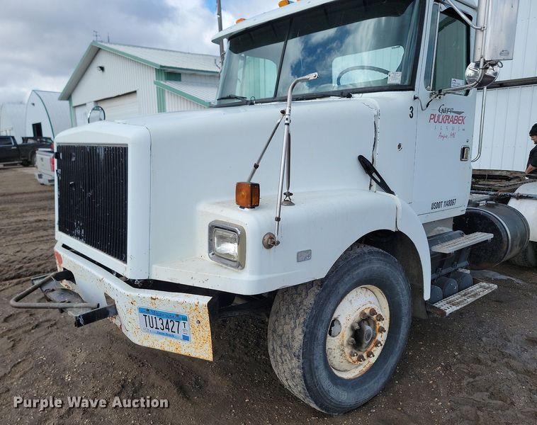 image for item DP3429 1995 White GMC semi truck