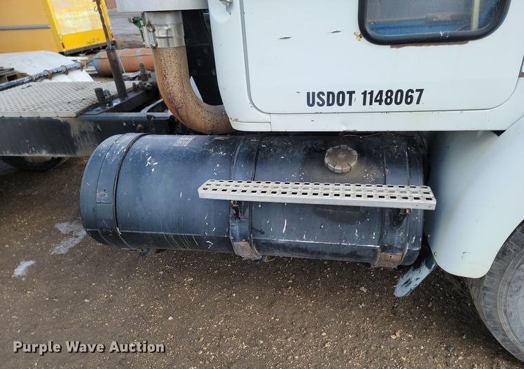 image for item DP3429 1995 White GMC semi truck