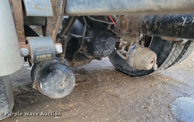 image for item DP3429 1995 White GMC semi truck