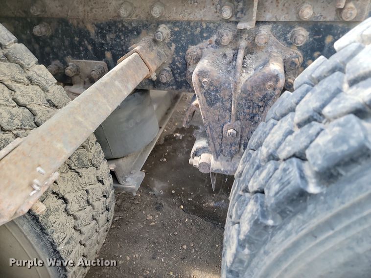 image for item DP3429 1995 White GMC semi truck