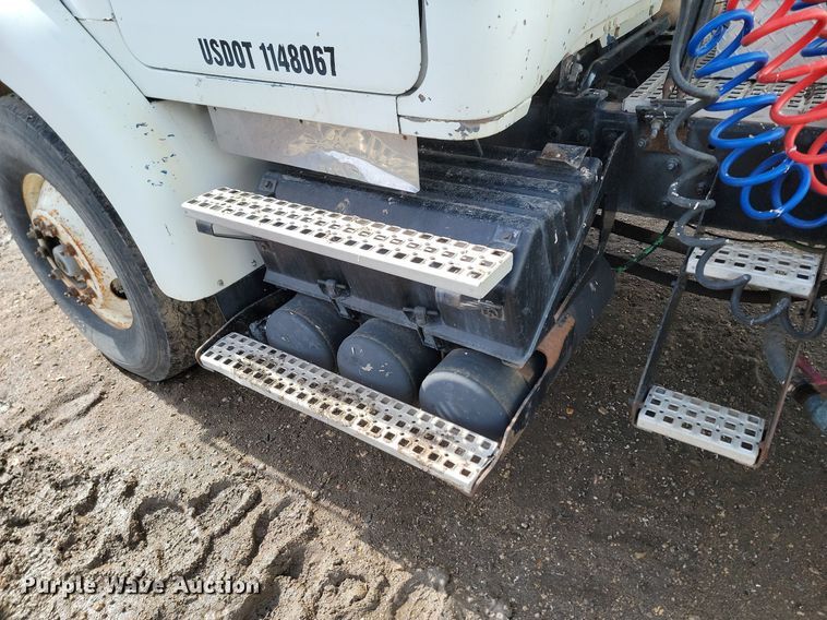 image for item DP3429 1995 White GMC semi truck