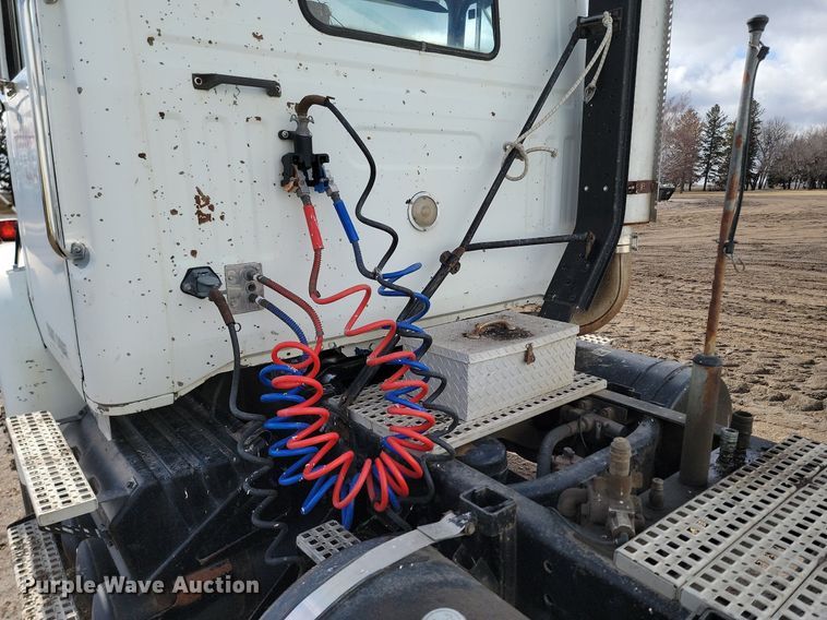 image for item DP3429 1995 White GMC semi truck