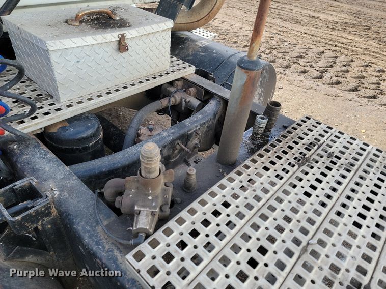 image for item DP3429 1995 White GMC semi truck