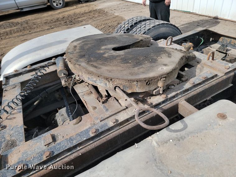 image for item DP3429 1995 White GMC semi truck