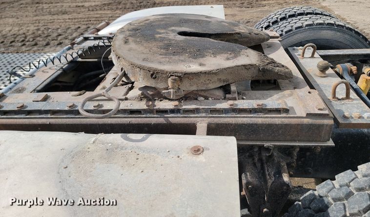 image for item DP3429 1995 White GMC semi truck