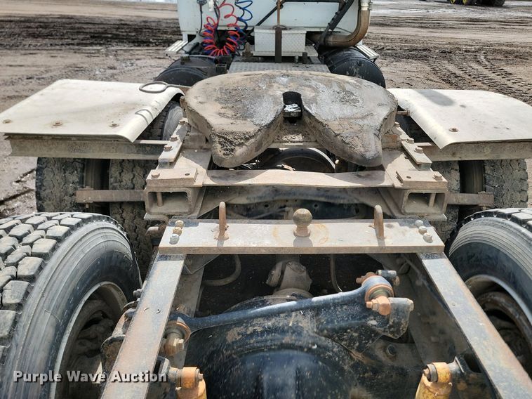 image for item DP3429 1995 White GMC semi truck