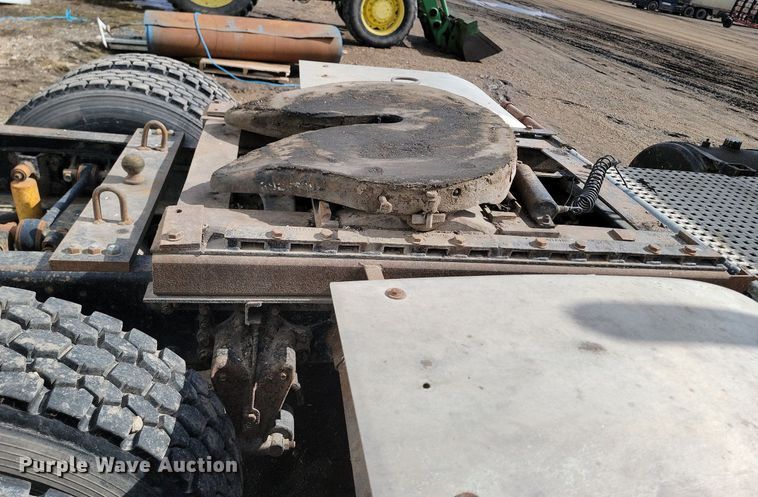 image for item DP3429 1995 White GMC semi truck