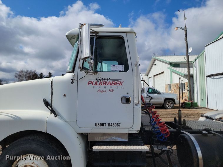 image for item DP3429 1995 White GMC semi truck
