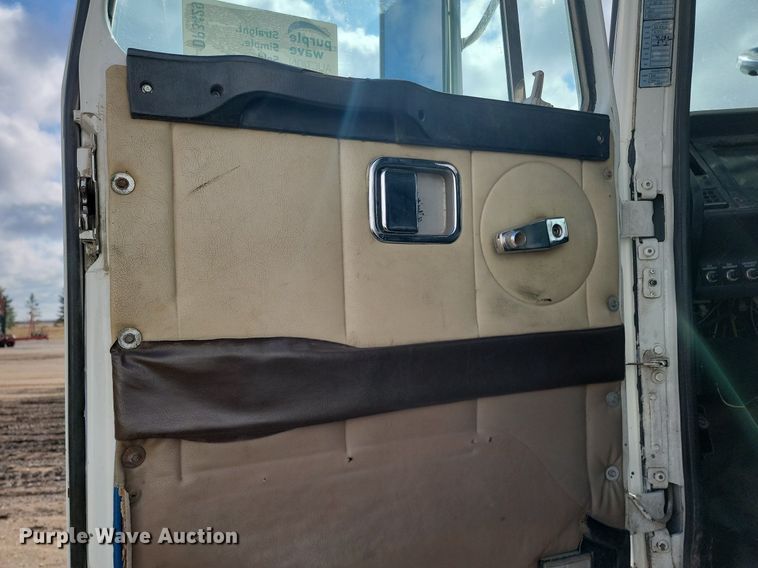 image for item DP3429 1995 White GMC semi truck