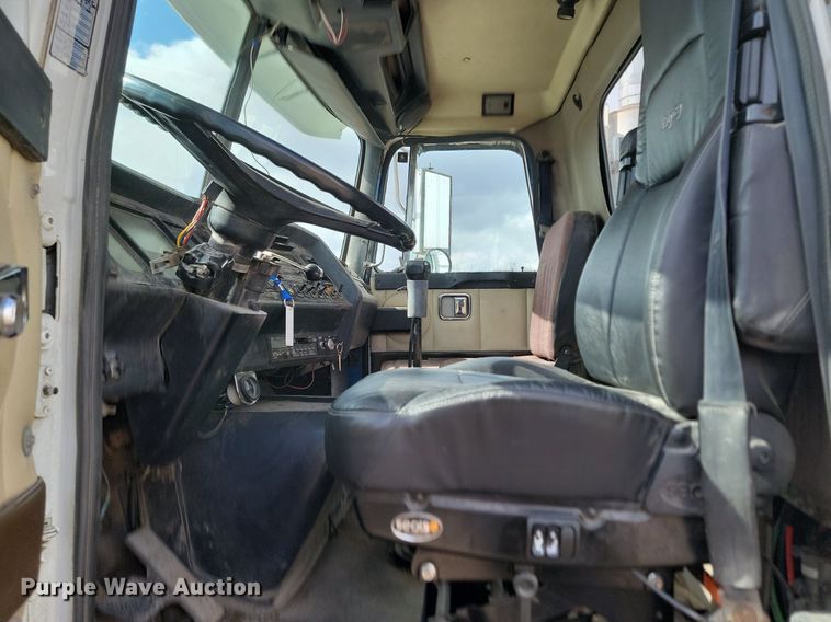 image for item DP3429 1995 White GMC semi truck