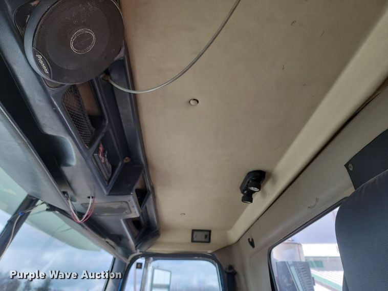 image for item DP3429 1995 White GMC semi truck