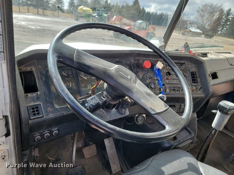 image for item DP3429 1995 White GMC semi truck