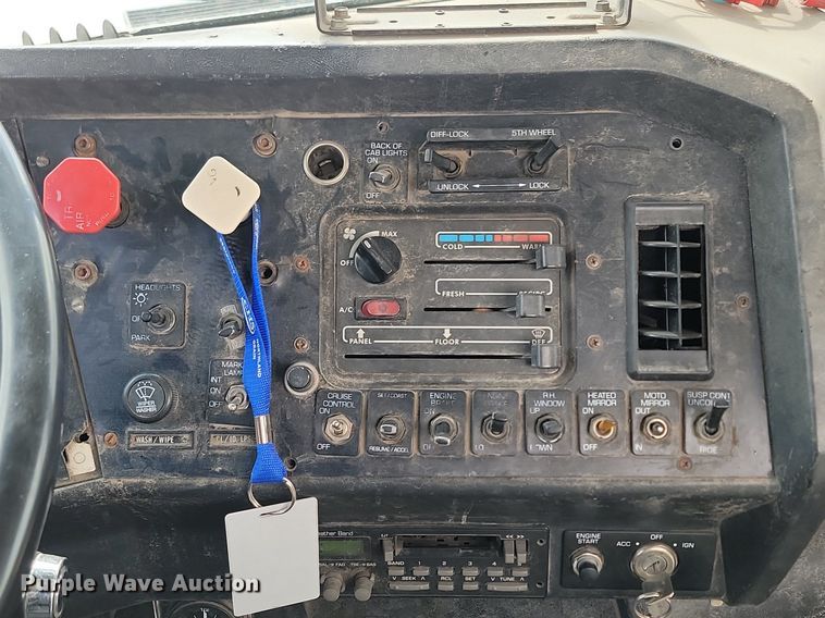 image for item DP3429 1995 White GMC semi truck