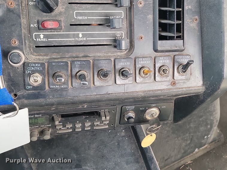 image for item DP3429 1995 White GMC semi truck