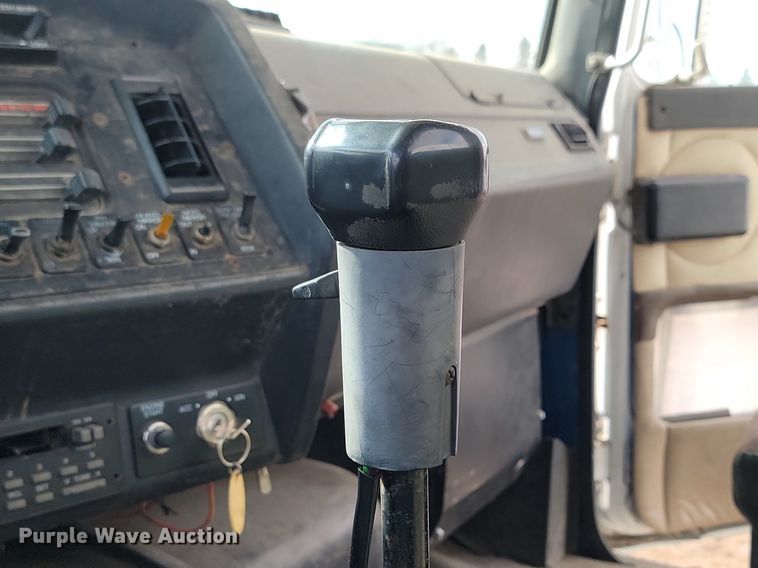 image for item DP3429 1995 White GMC semi truck