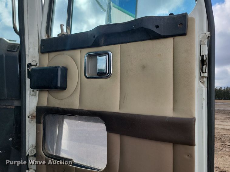 image for item DP3429 1995 White GMC semi truck