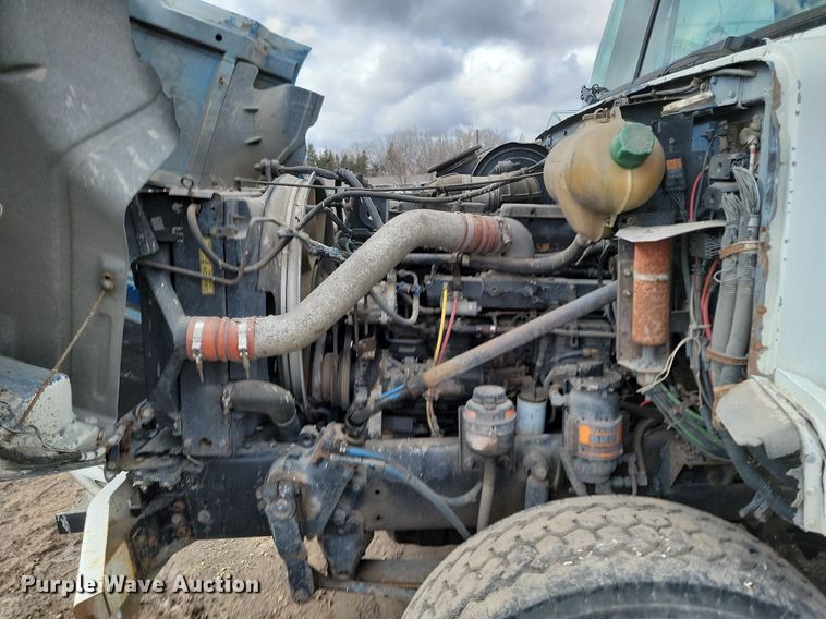 image for item DP3429 1995 White GMC semi truck