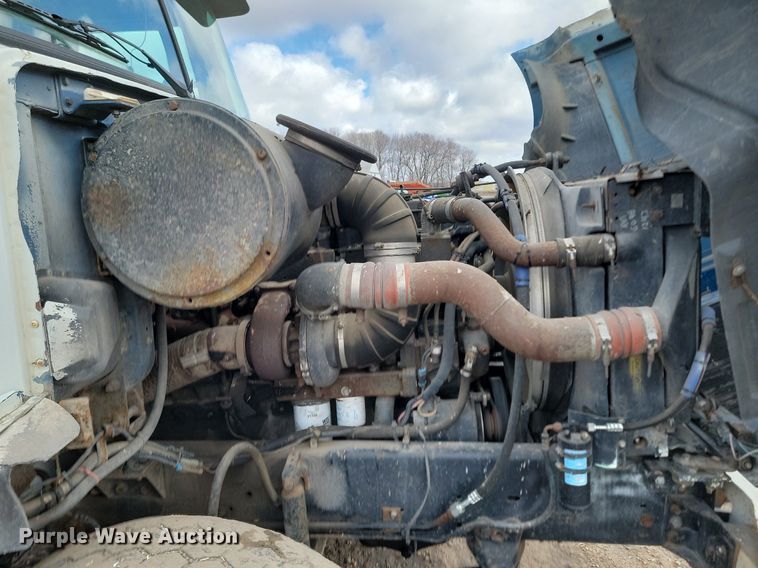 image for item DP3429 1995 White GMC semi truck