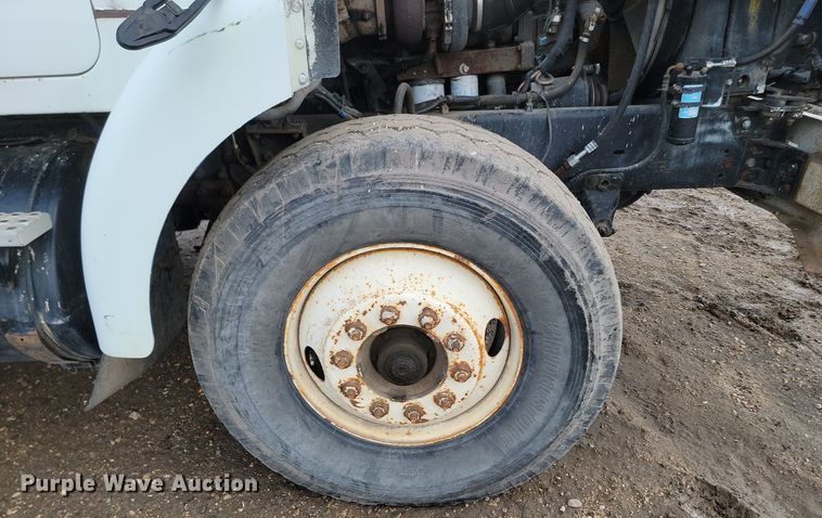 image for item DP3429 1995 White GMC semi truck