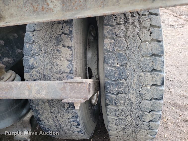 image for item DP3429 1995 White GMC semi truck