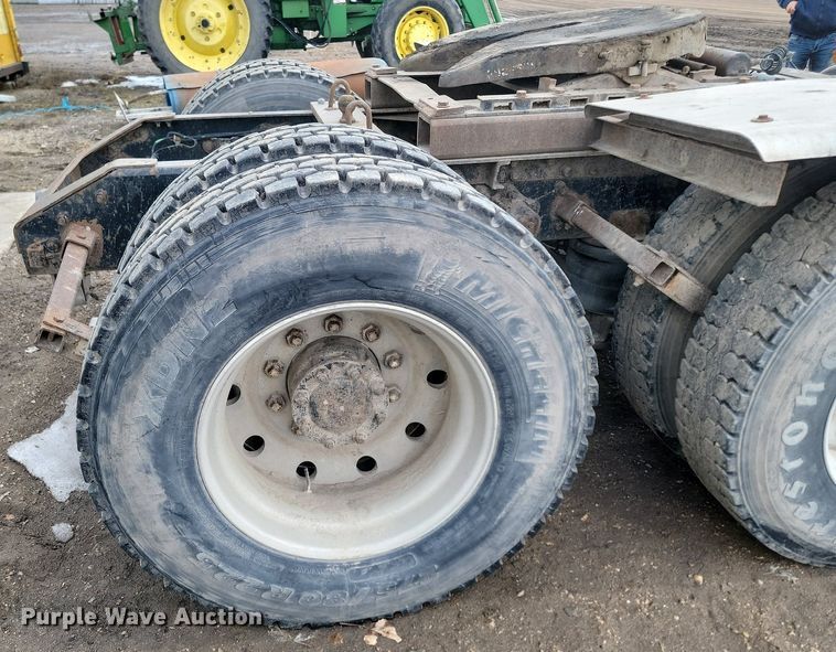 image for item DP3429 1995 White GMC semi truck