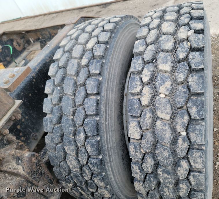 image for item DP3429 1995 White GMC semi truck