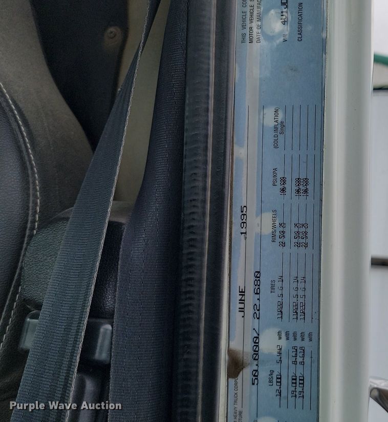 image for item DP3429 1995 White GMC semi truck