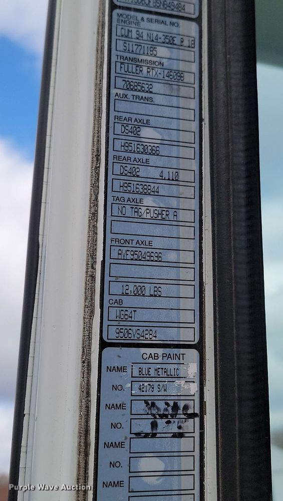 image for item DP3429 1995 White GMC semi truck