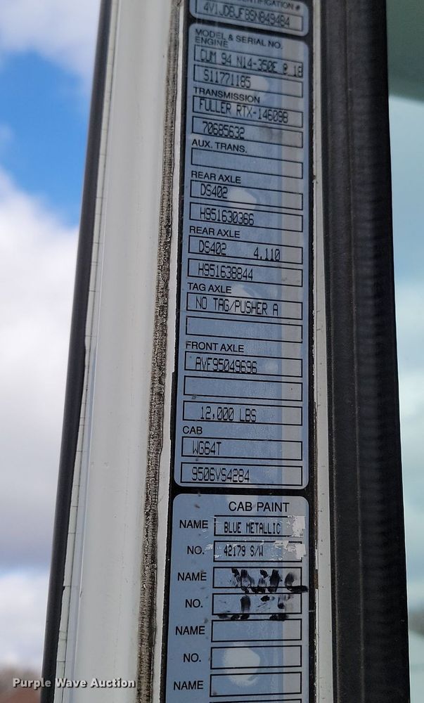 image for item DP3429 1995 White GMC semi truck