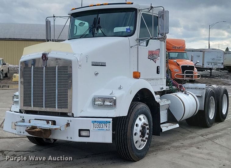 image for item DP3433 2003 Kenworth  T800 semi truck