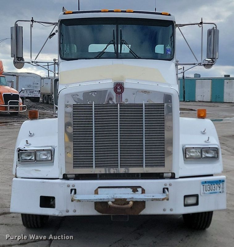 image for item DP3433 2003 Kenworth  T800 semi truck