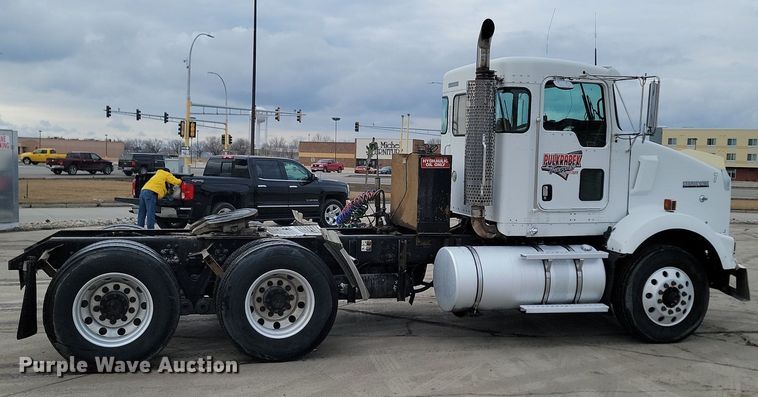 image for item DP3433 2003 Kenworth  T800 semi truck