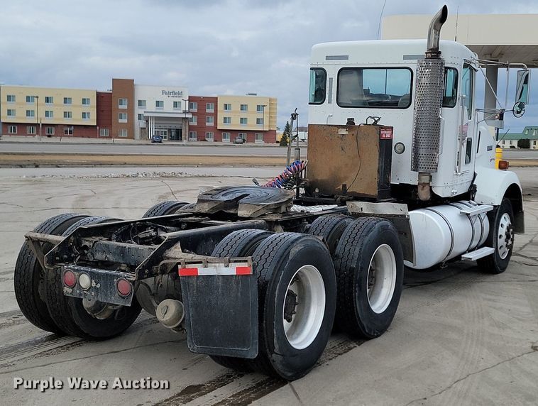 image for item DP3433 2003 Kenworth  T800 semi truck