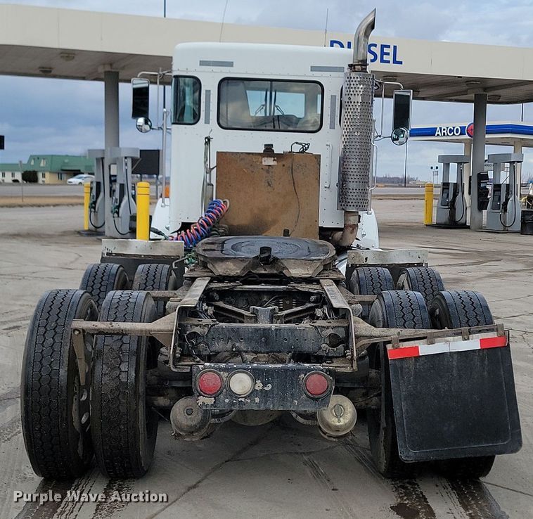 image for item DP3433 2003 Kenworth  T800 semi truck