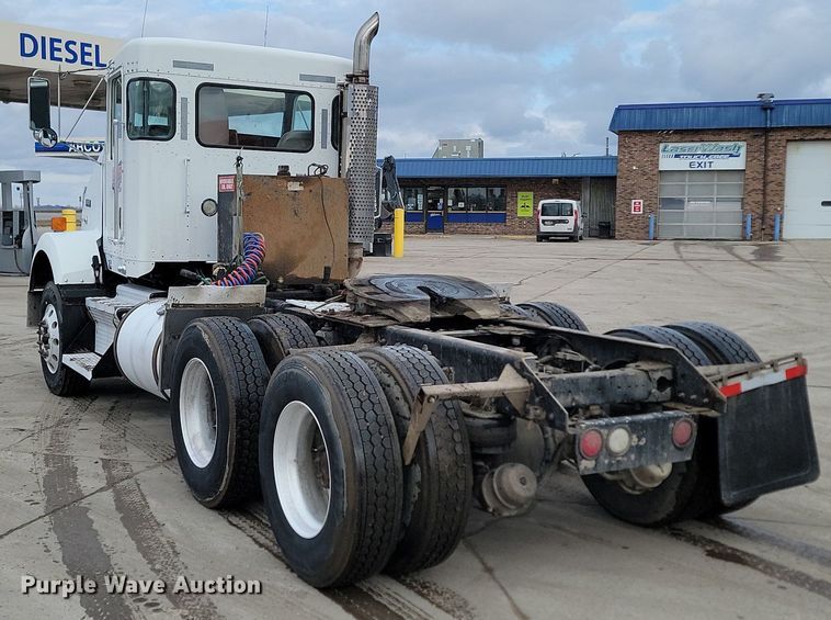 image for item DP3433 2003 Kenworth  T800 semi truck