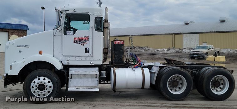 image for item DP3433 2003 Kenworth  T800 semi truck