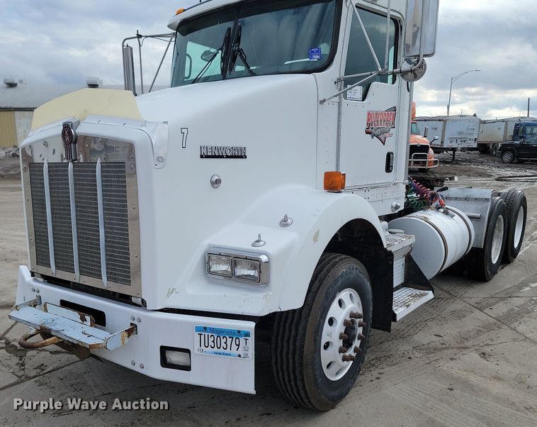 image for item DP3433 2003 Kenworth  T800 semi truck