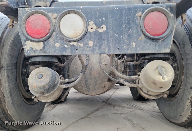 image for item DP3433 2003 Kenworth  T800 semi truck