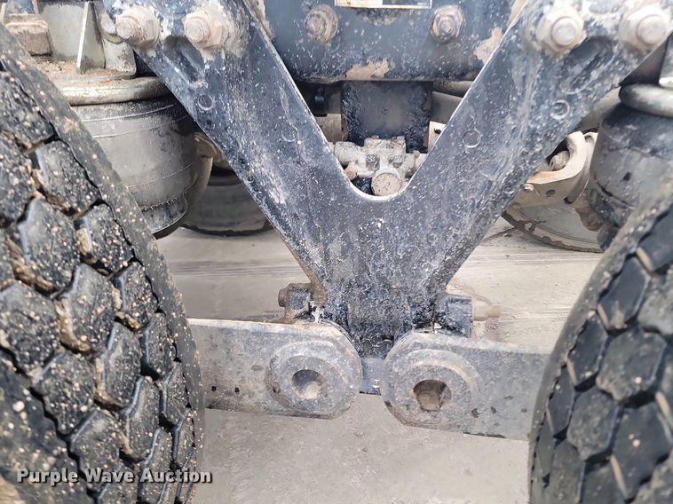 image for item DP3433 2003 Kenworth  T800 semi truck