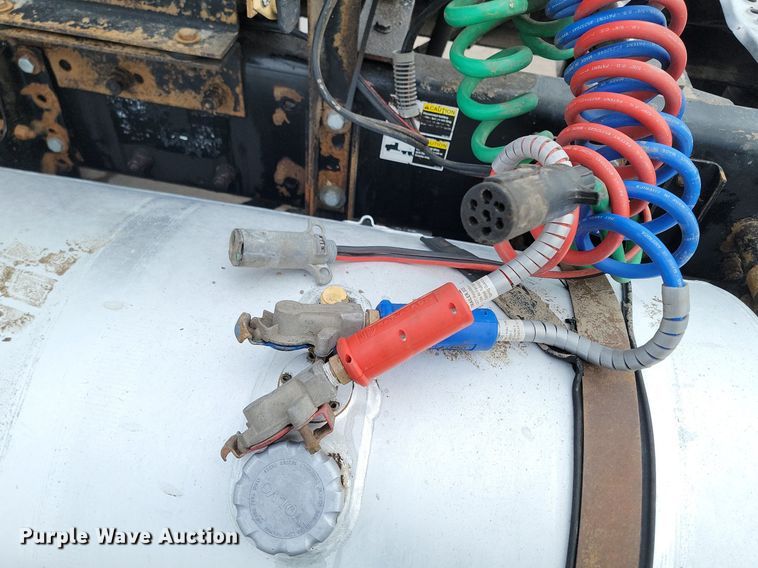 image for item DP3433 2003 Kenworth  T800 semi truck